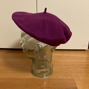 New without tags purple/fuschia felt beret